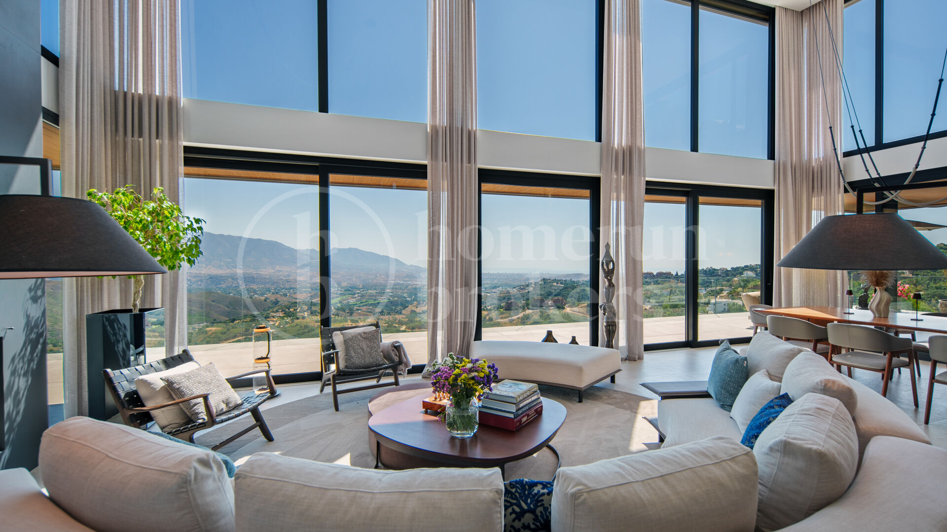 Villa La Mairena - Six Bedroom Contemporary Villa in Marbella East