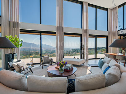 Villa La Mairena - Six Bedroom Contemporary Villa in Marbella East