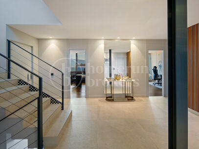 Villa La Mairena - Six Bedroom Contemporary Villa in Marbella East