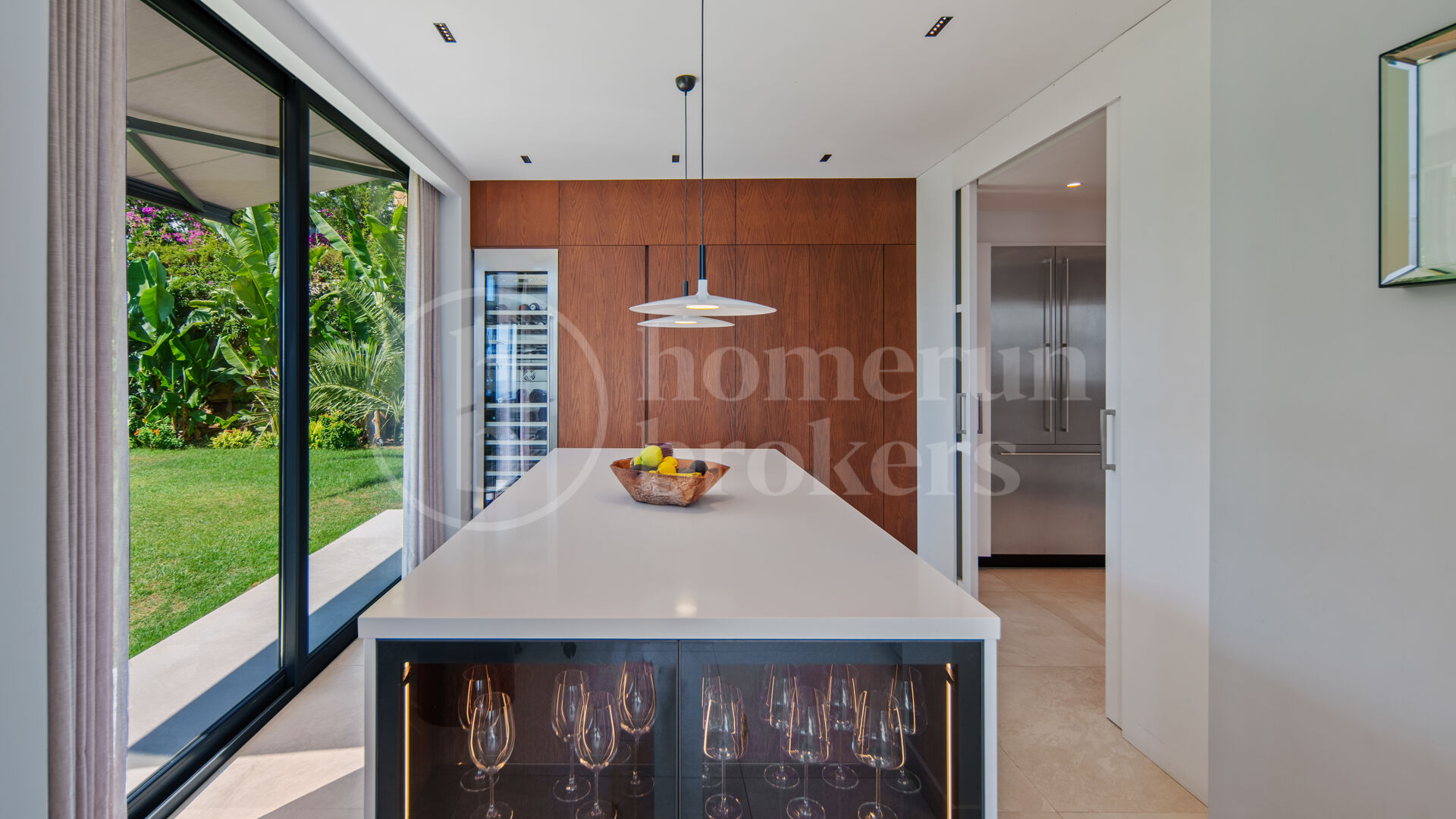 Villa La Mairena - Six Bedroom Contemporary Villa in Marbella East
