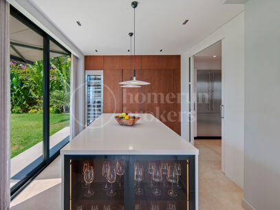 Villa La Mairena - Six Bedroom Contemporary Villa in Marbella East