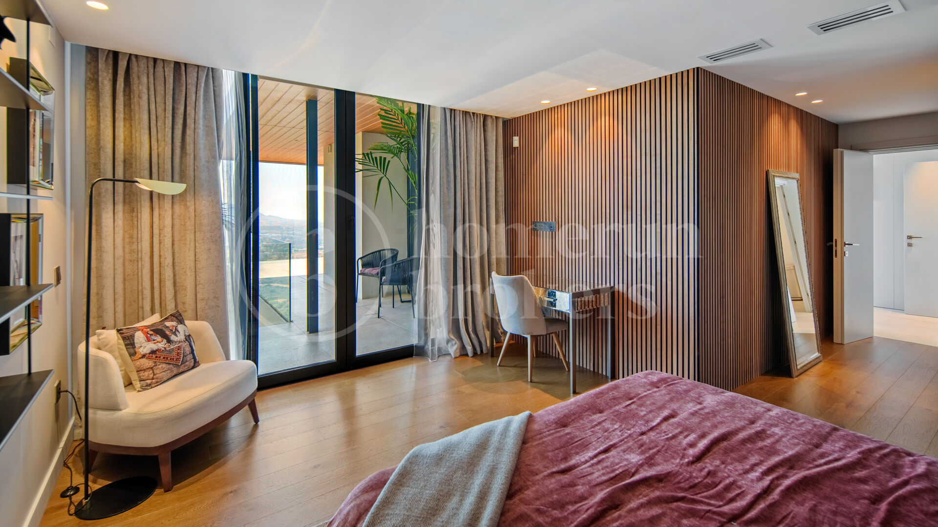 Villa La Mairena - Six Bedroom Contemporary Villa in Marbella East