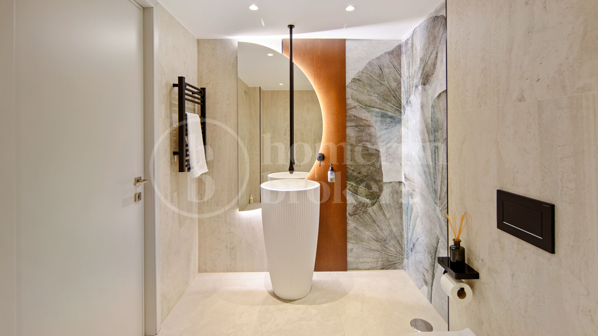 Villa La Mairena - Six Bedroom Contemporary Villa in Marbella East