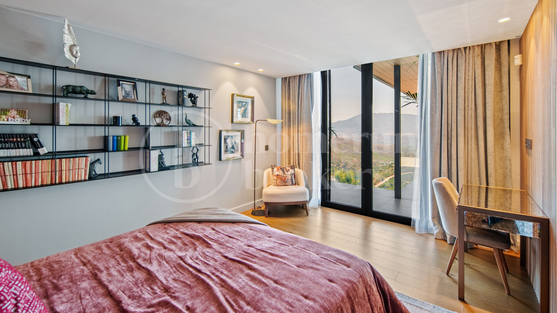 Villa La Mairena - Six Bedroom Contemporary Villa in Marbella East
