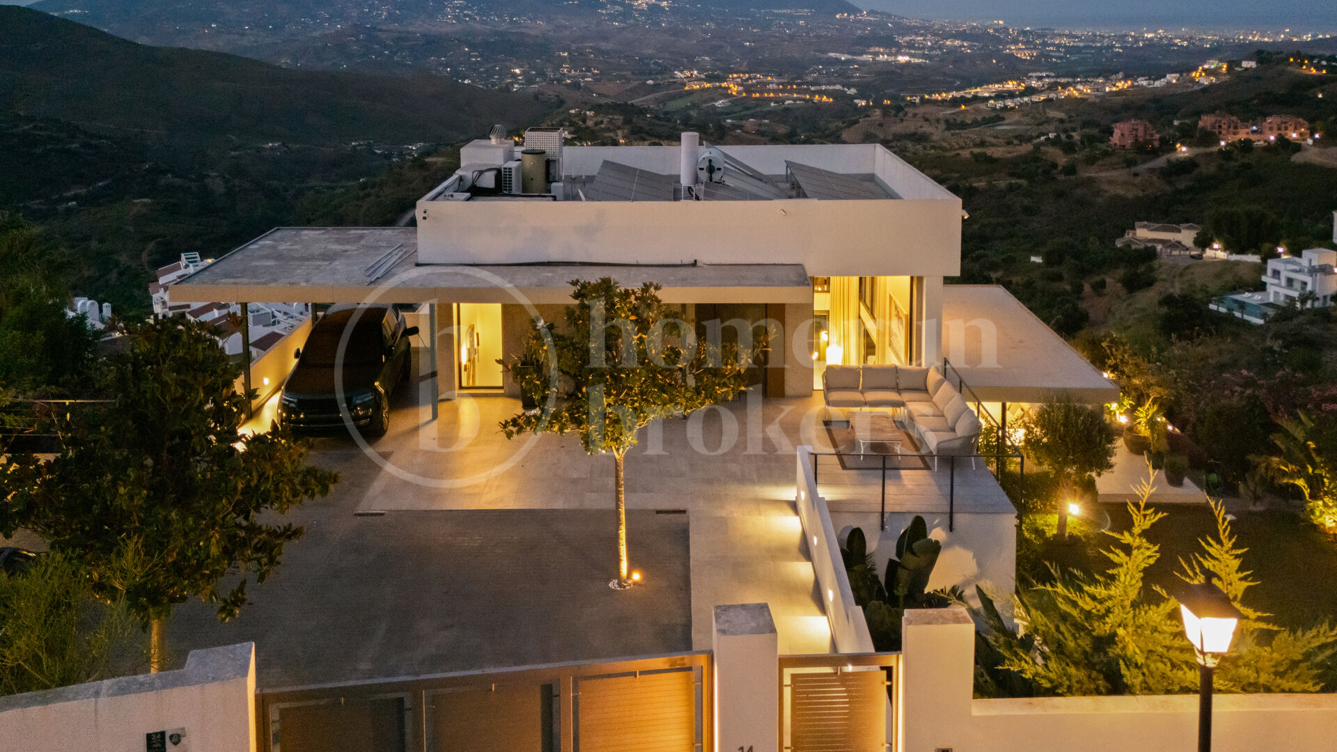 Villa La Mairena - Six Bedroom Contemporary Villa in Marbella East