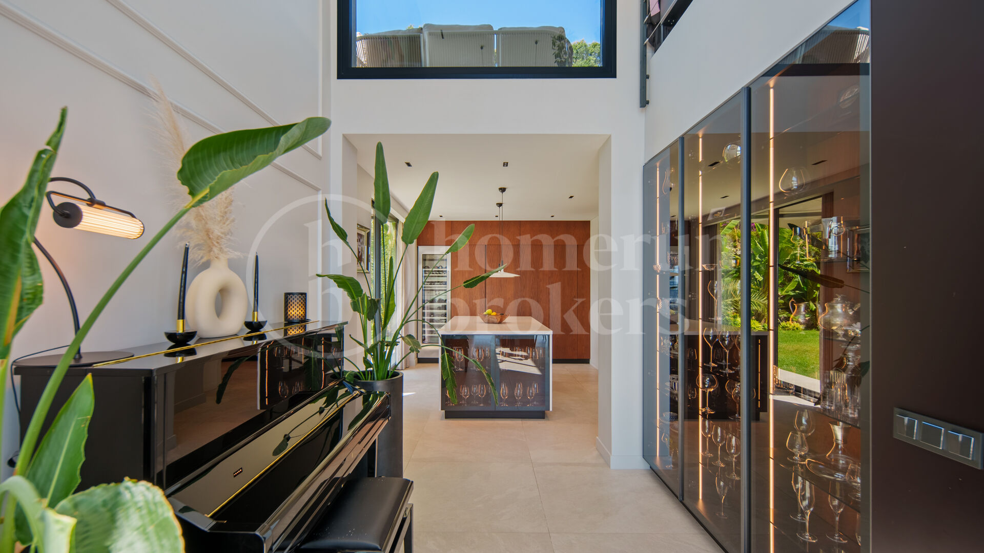 Villa La Mairena - Six Bedroom Contemporary Villa in Marbella East