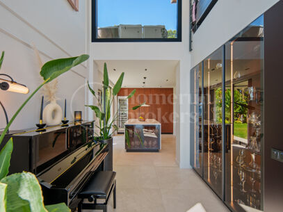 Villa La Mairena - Six Bedroom Contemporary Villa in Marbella East