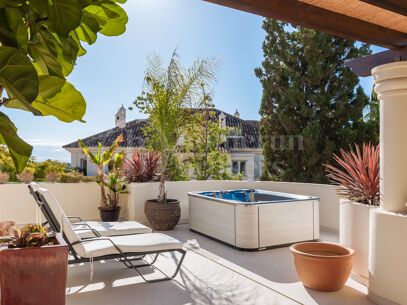 Penthouse Alamandas - Duplex takvåning med tre sovrum i Nueva Andalucía