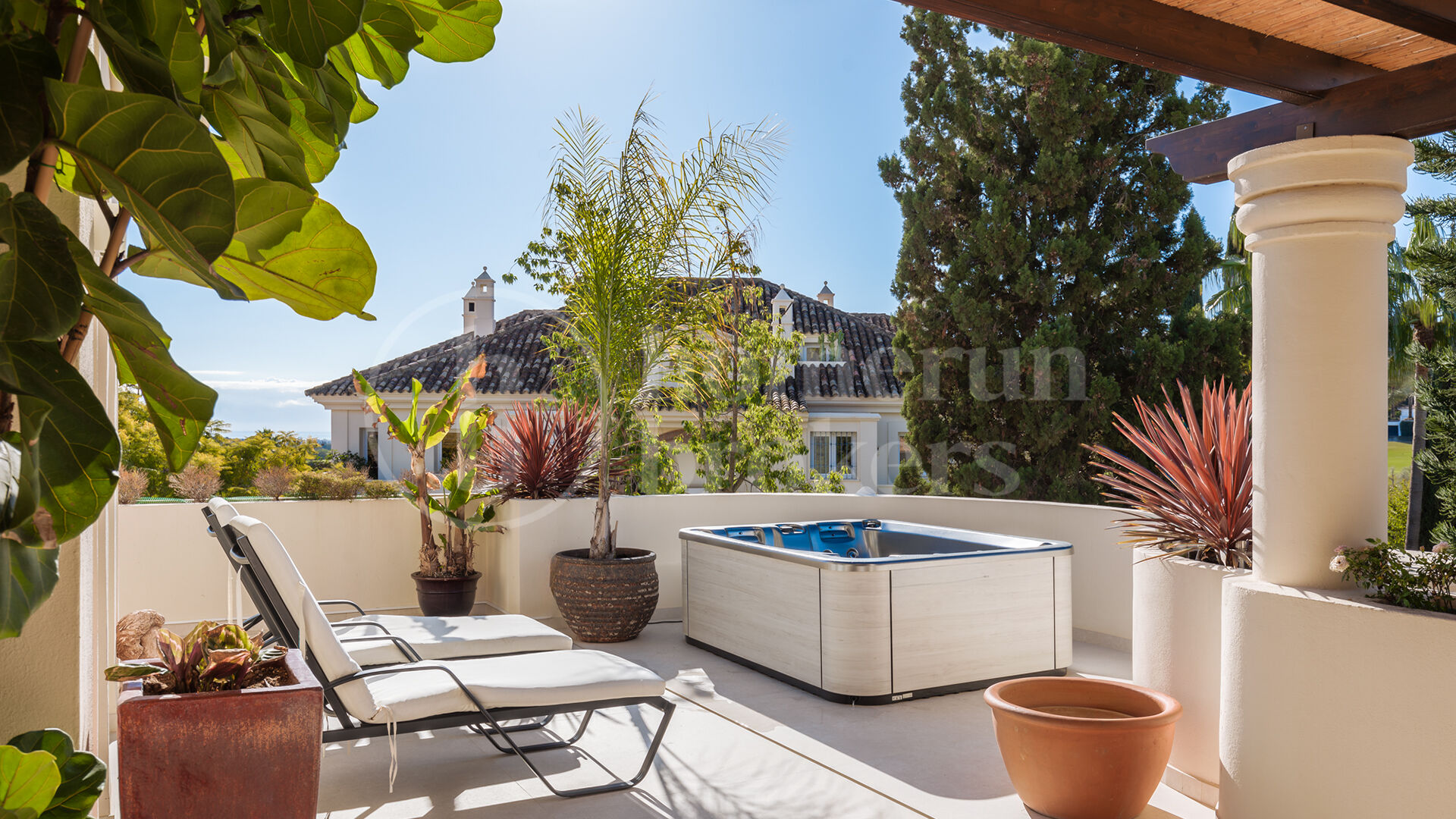 Penthouse Alamandas - Duplex takvåning med tre sovrum i Nueva Andalucía
