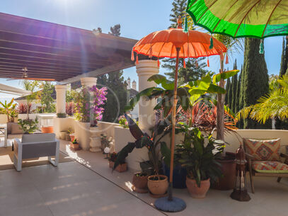 Penthouse Alamandas - Duplex takvåning med tre sovrum i Nueva Andalucía
