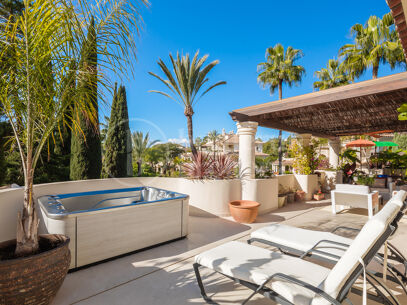 Penthouse Alamandas - Duplex takvåning med tre sovrum i Nueva Andalucía