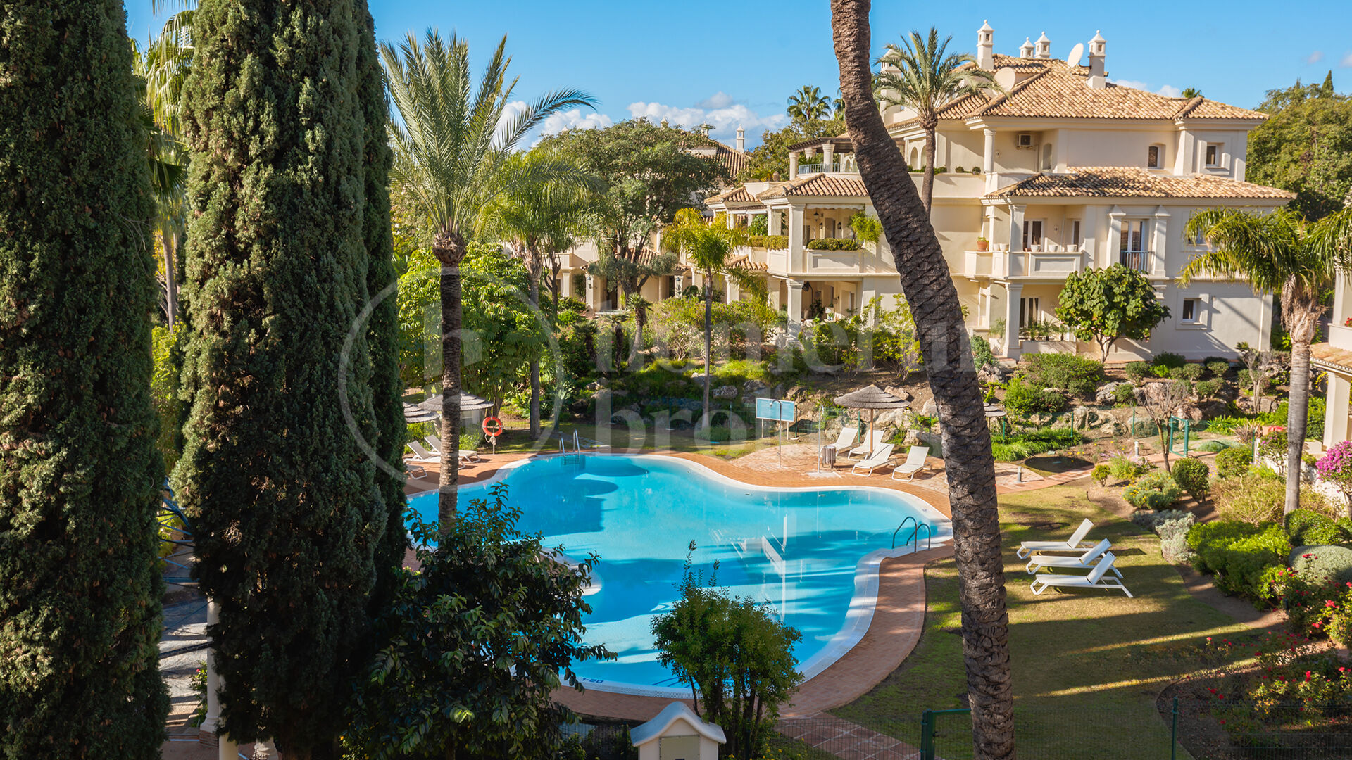 Penthouse Alamandas - Duplex takvåning med tre sovrum i Nueva Andalucía