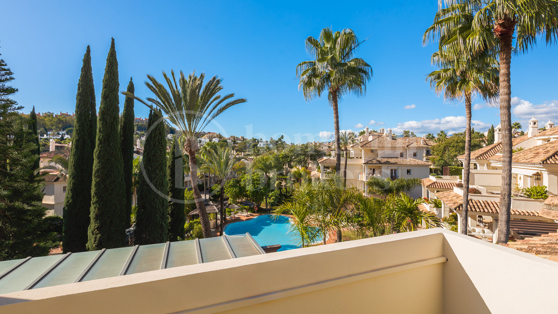 Penthouse Alamandas - Duplex takvåning med tre sovrum i Nueva Andalucía