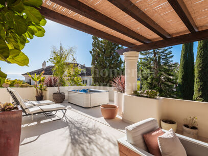 Penthouse Alamandas - Duplex takvåning med tre sovrum i Nueva Andalucía