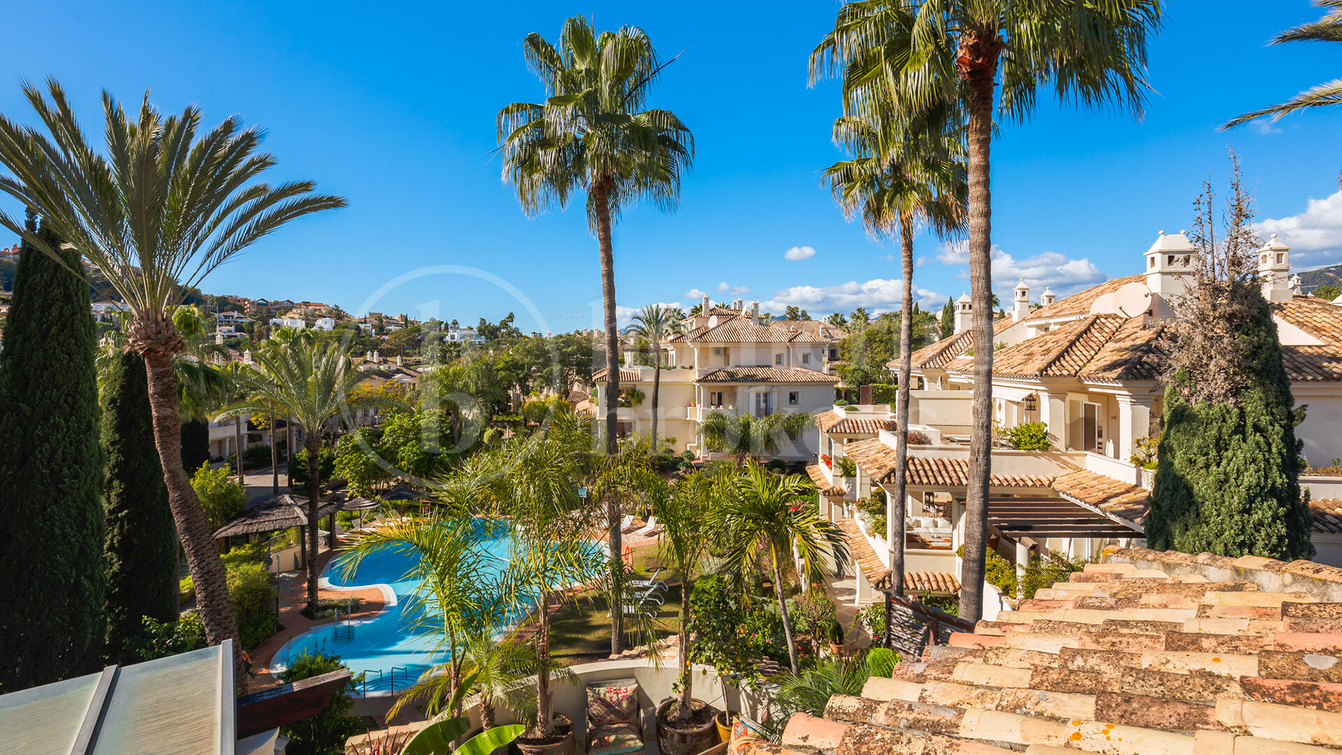 Penthouse Alamandas - Duplex takvåning med tre sovrum i Nueva Andalucía