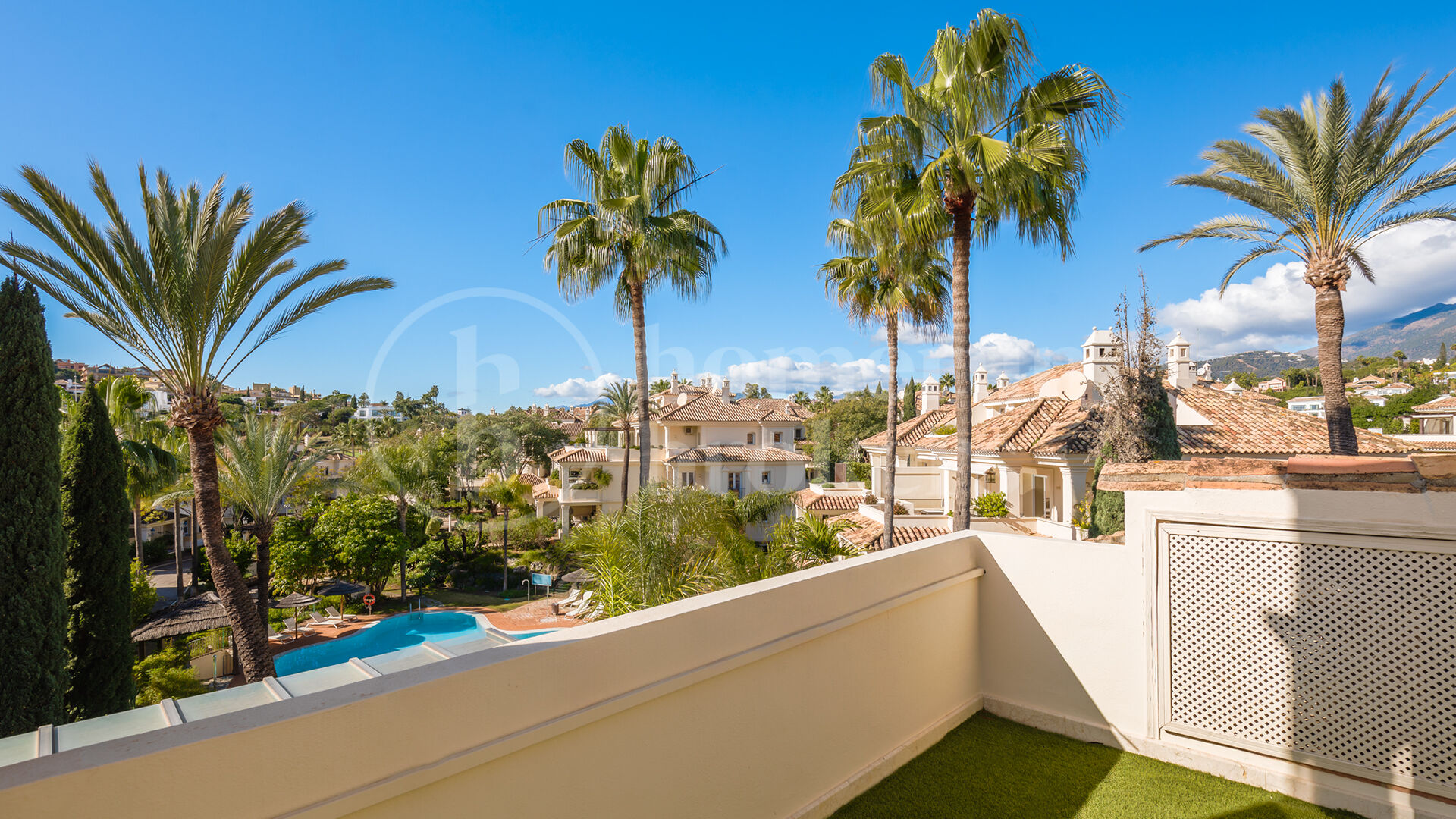 Penthouse Alamandas - Duplex takvåning med tre sovrum i Nueva Andalucía