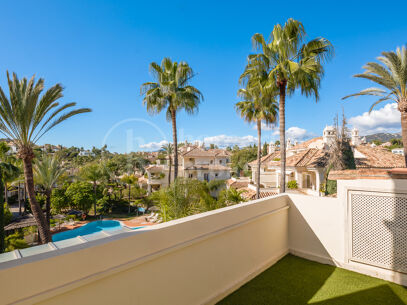 Penthouse Alamandas - Duplex takvåning med tre sovrum i Nueva Andalucía