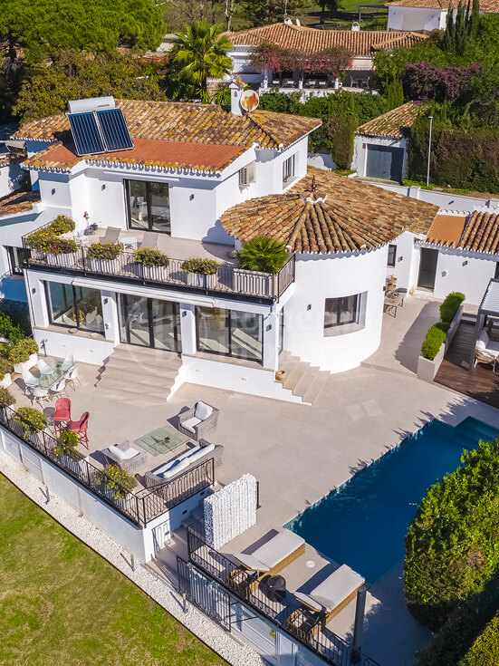 Casa Berdie- Frontline Golf Villa till salu i Guadalmina Alta