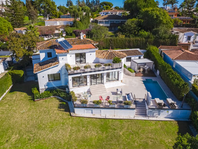 Casa Birdie - Frontline Golf Villa for Sale in Guadalmina Alta