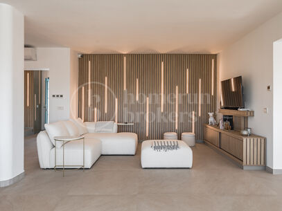 Casa Birdie - Frontline Golf Villa for Sale in Guadalmina Alta