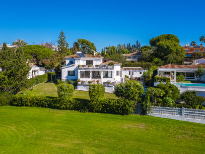 Casa Birdie - Frontline Golf Villa for Sale in Guadalmina Alta
