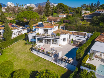 Casa Birdie - Frontline Golf Villa for Sale in Guadalmina Alta