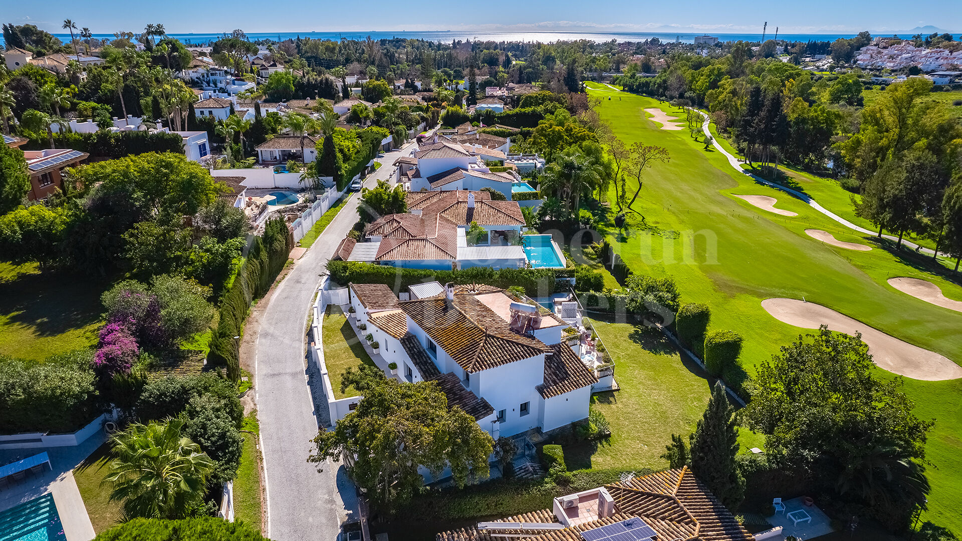 Casa Birdie - Frontline Golf Villa for Sale in Guadalmina Alta