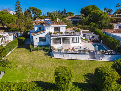 Casa Birdie - Frontline Golf Villa for Sale in Guadalmina Alta