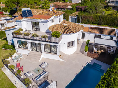 Casa Birdie - Frontline Golf Villa for Sale in Guadalmina Alta