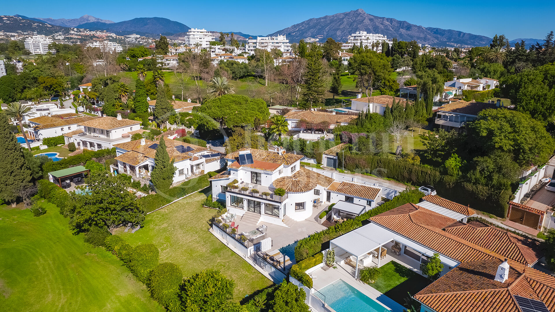 Casa Birdie - Frontline Golf Villa for Sale in Guadalmina Alta