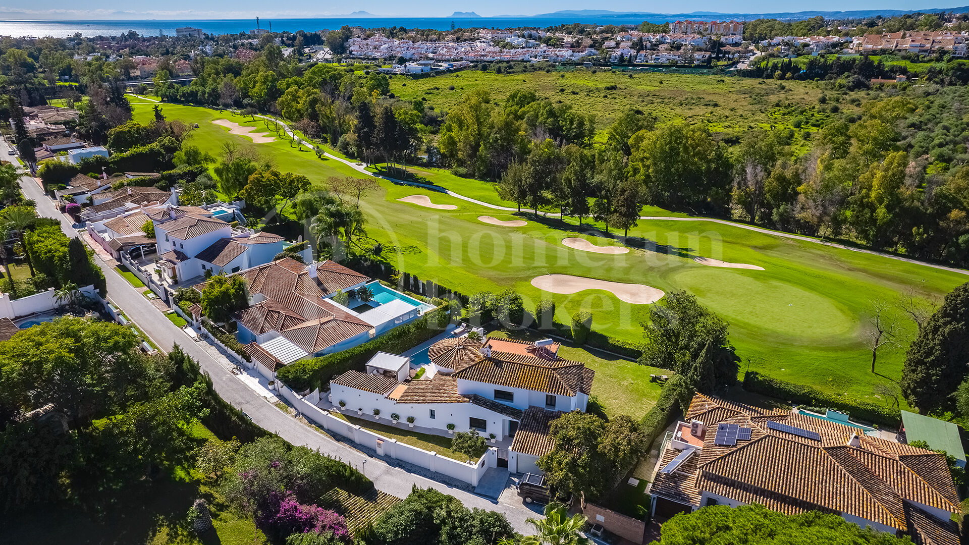 Casa Birdie - Frontline Golf Villa for Sale in Guadalmina Alta