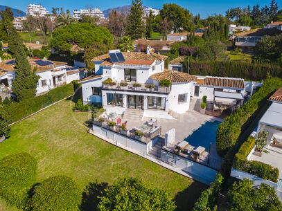 Casa Birdie - Frontline Golf Villa for Sale in Guadalmina Alta