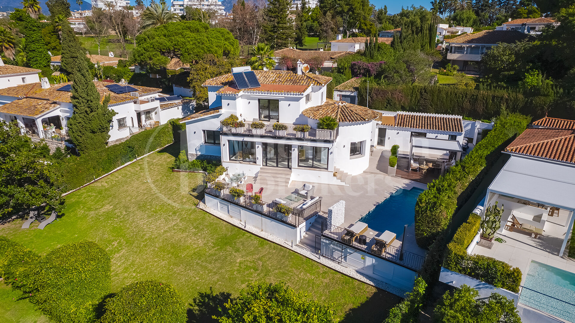 Casa Birdie - Frontline Golf Villa for Sale in Guadalmina Alta