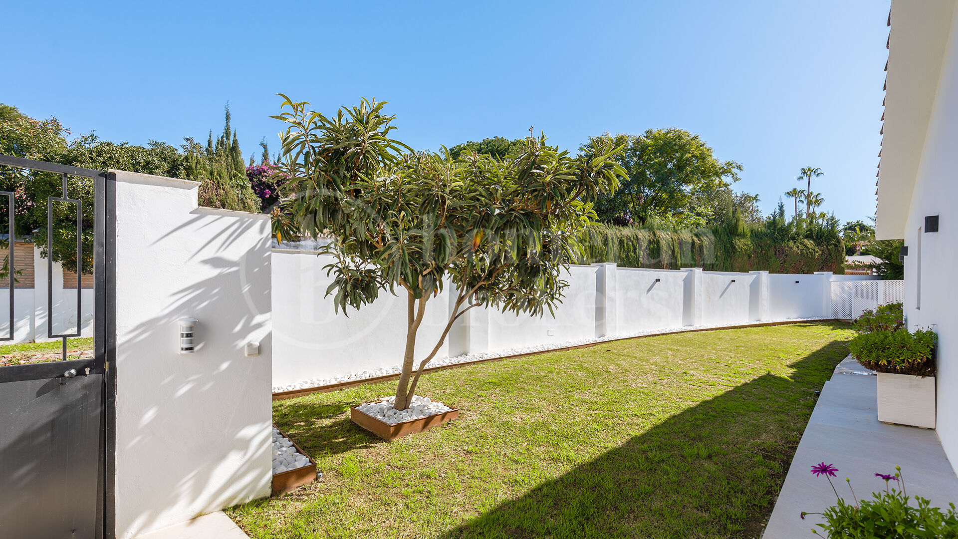 Casa Birdie - Frontline Golf Villa for Sale in Guadalmina Alta