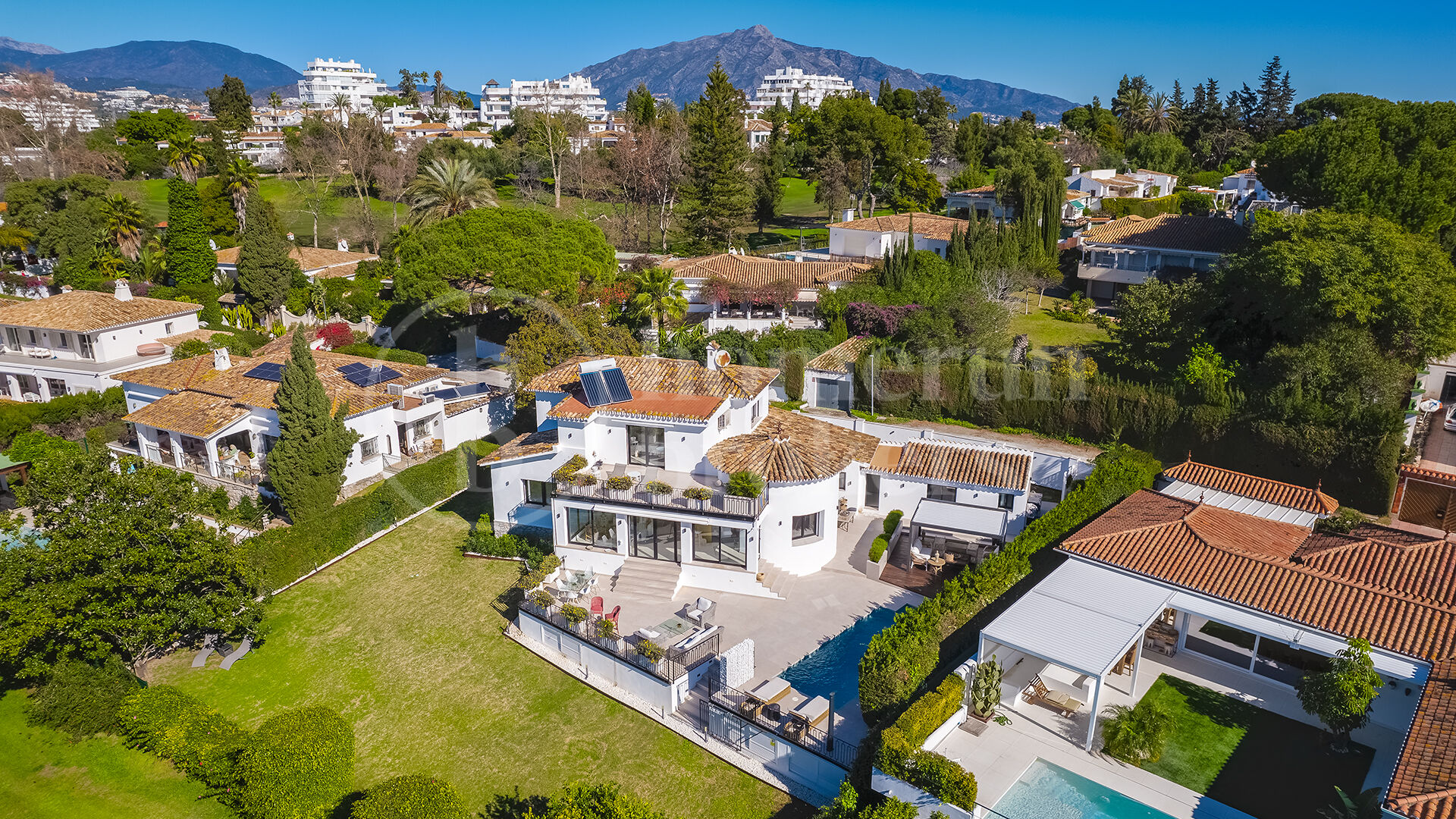 Casa Birdie - Frontline Golf Villa for Sale in Guadalmina Alta