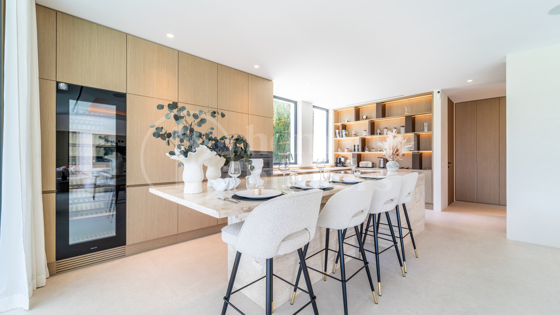 Villa Monteros - Modern Beachside Villa in Marbella East
