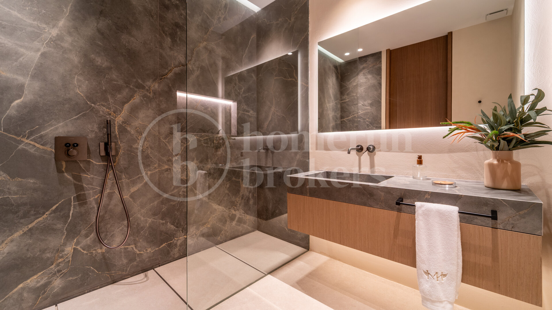 Villa Monteros - Modern Beachside Villa in Marbella East