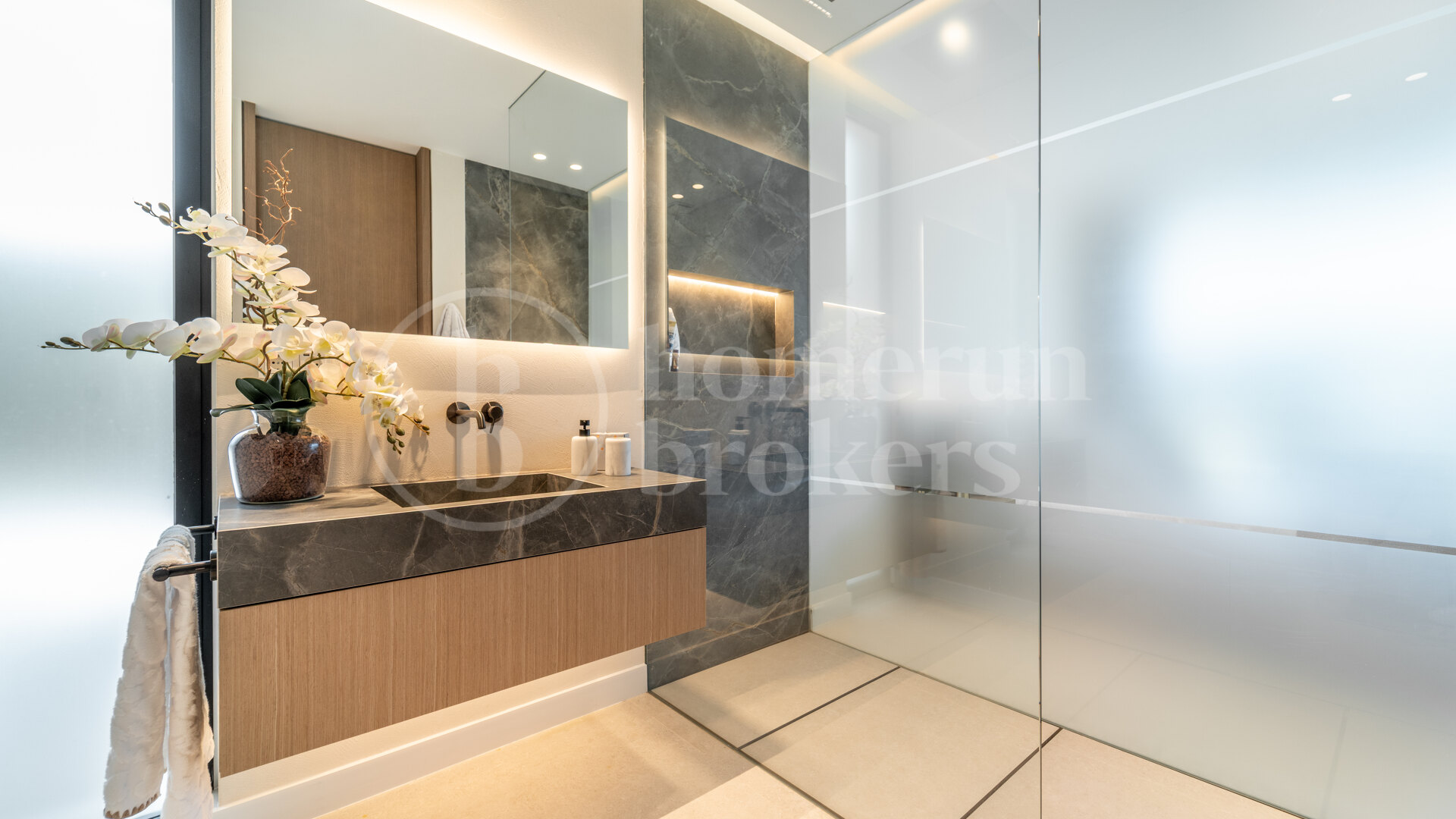 Villa Monteros - Modern Beachside Villa in Marbella East