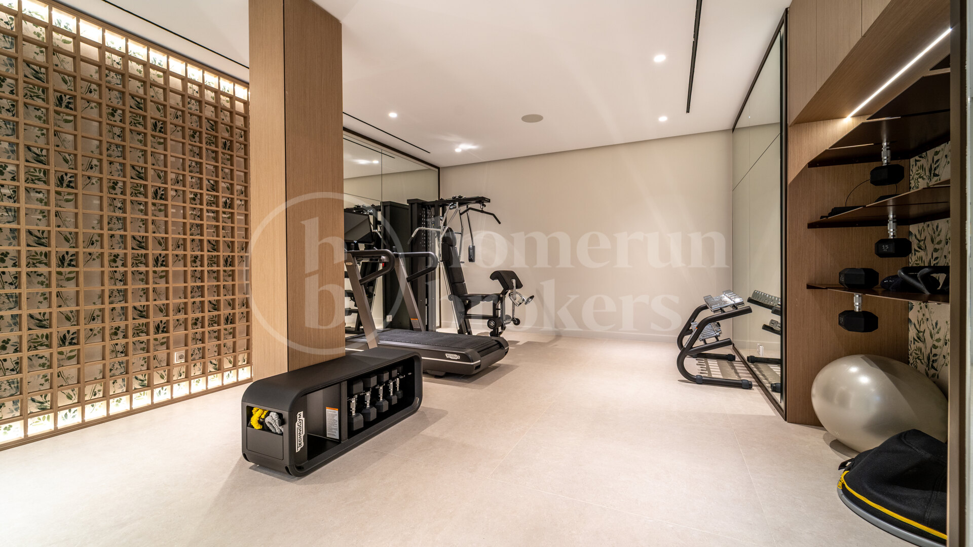 Villa Monteros - Modern Beachside Villa in Marbella East