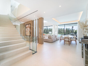 Villa Monteros - Modern Beachside Villa in Marbella East