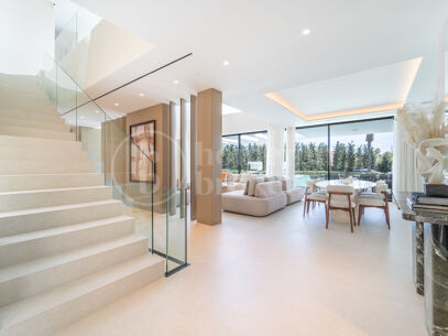 Villa Monteros - Modern strandnära villa i Marbella East