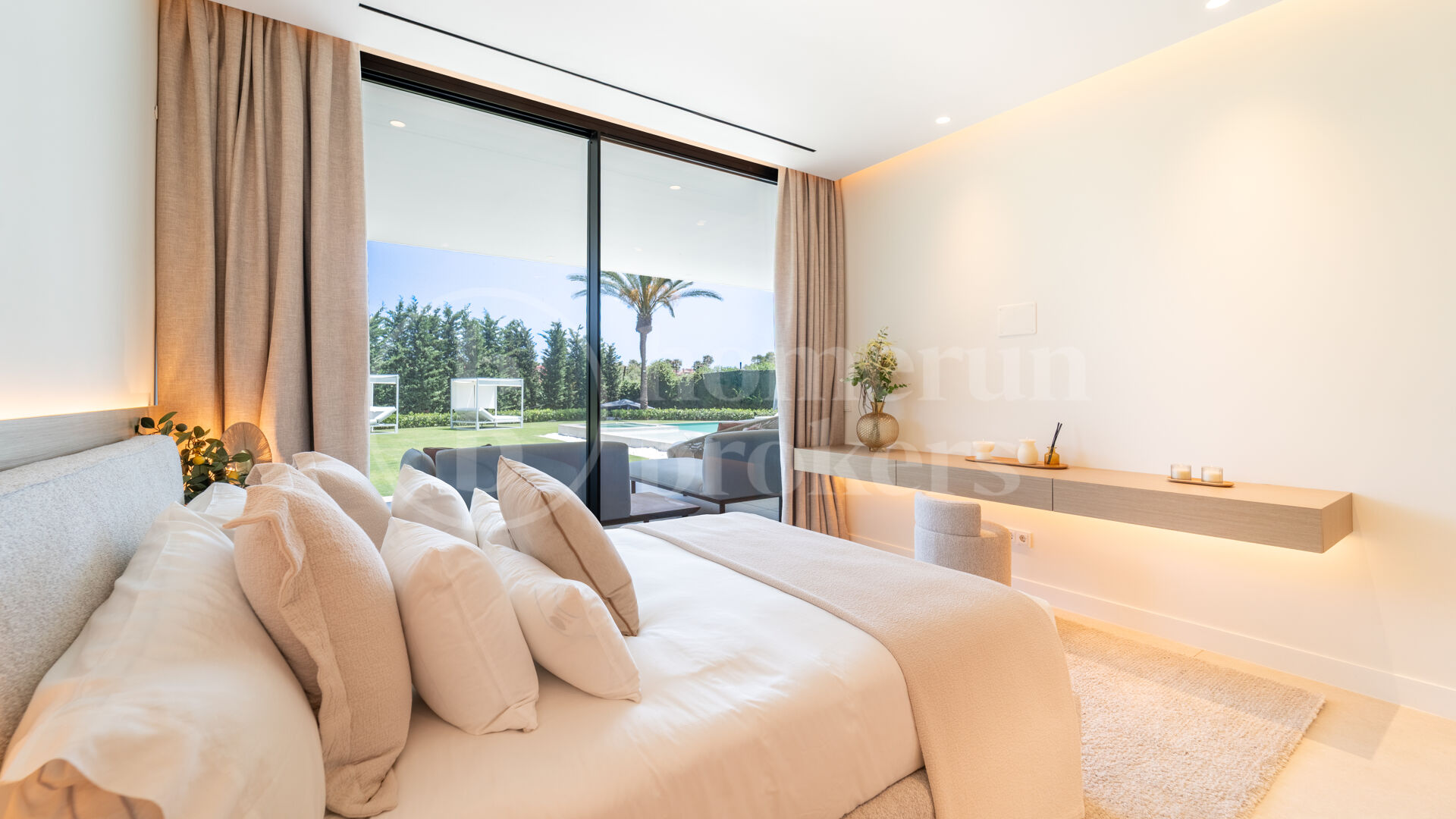 Villa Monteros - Modern strandnära villa i Marbella East