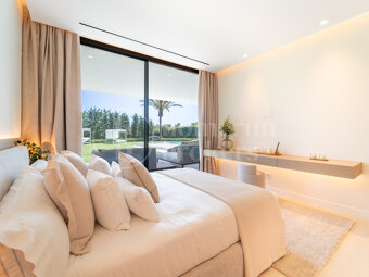 Villa Monteros - Modern Beachside Villa in Marbella East