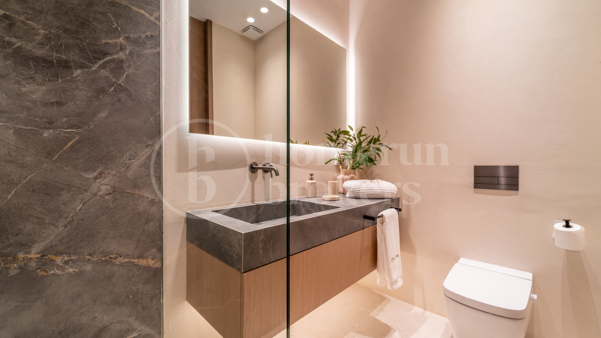 Villa Monteros - Modern Beachside Villa in Marbella East