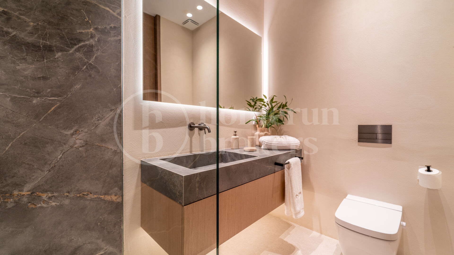 Villa Monteros - Modern strandnära villa i Marbella East