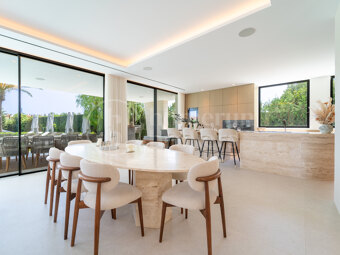 Villa Monteros - Modern Beachside Villa in Marbella East
