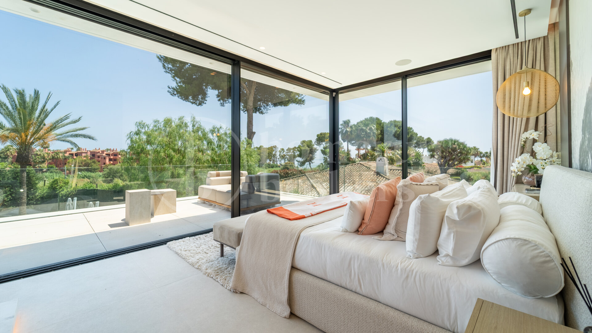 Villa Monteros - Modern Beachside Villa in Marbella East