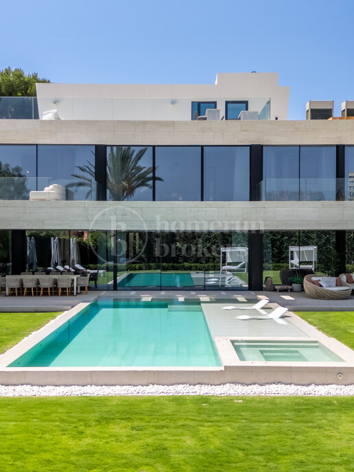 Villa Monteros - Modern Beachside Villa in Marbella East