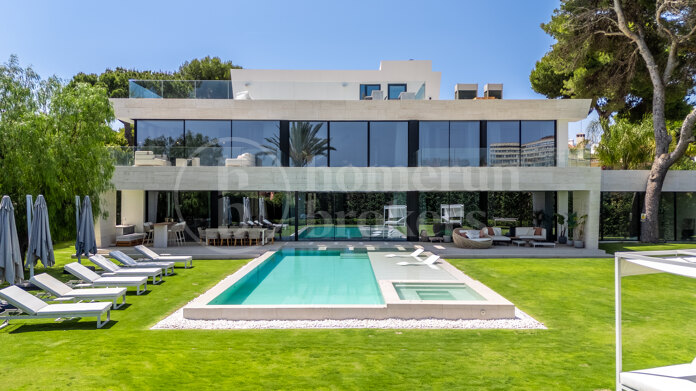 Villa Monteros - Modern Beachside Villa in Marbella East