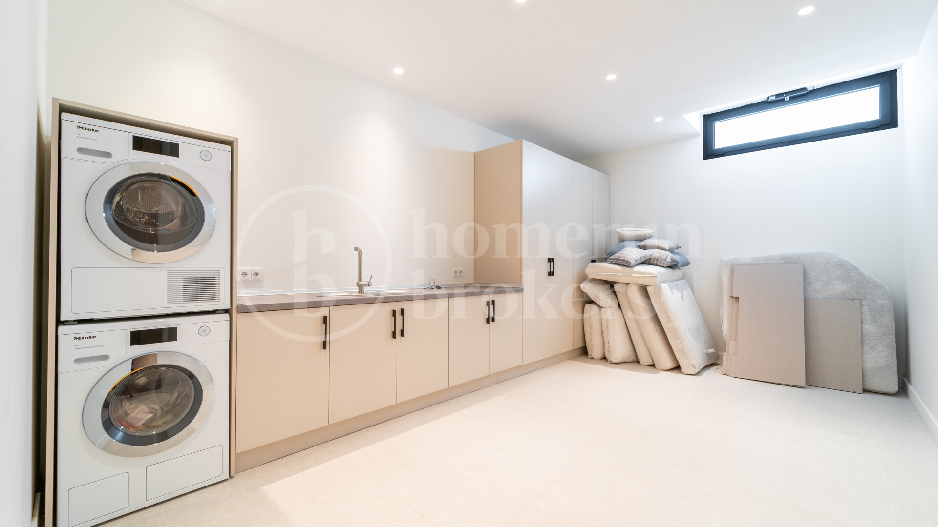 Villa Monteros - Modern Beachside Villa in Marbella East